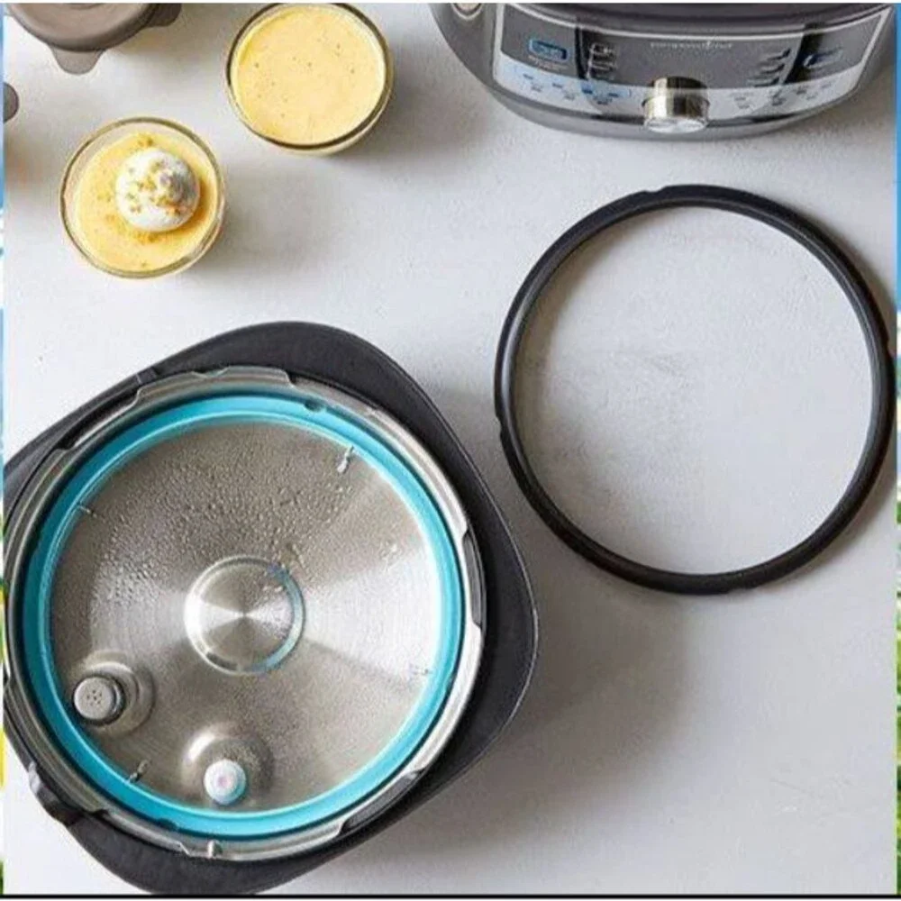 Pampered Chef Quick Cooker NEW Accessories Lot Fluted springform ceramic‎ pans